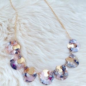 BNWT fashion hold necklace